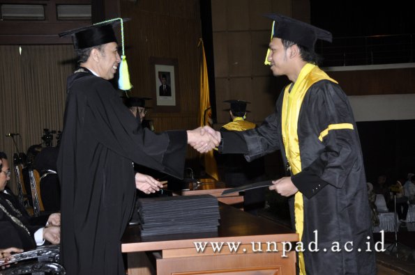 dok-humas-unpad_ilalang-foto_wisuda-gel-1-2010-2011_s1-farmasi_029