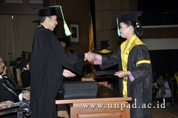 dok-humas-unpad_ilalang-foto_wisuda-gel-1-2010-2011_s1-farmasi_031