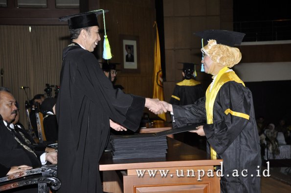 dok-humas-unpad_ilalang-foto_wisuda-gel-1-2010-2011_s1-farmasi_032