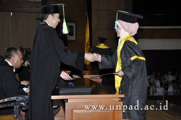 dok-humas-unpad_ilalang-foto_wisuda-gel-1-2010-2011_s1-farmasi_049