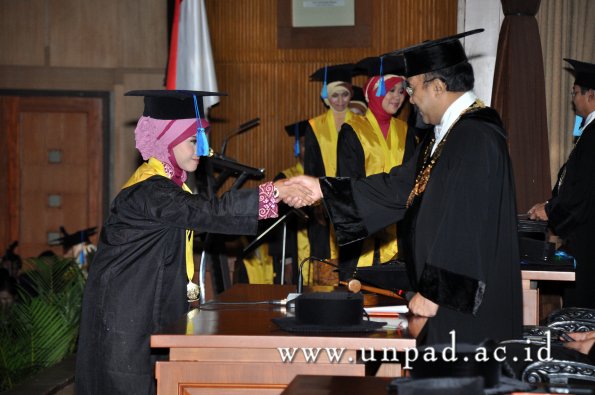 dok-humas-unpad_ilalang-foto_wisuda-gel-1-2010-2011_s1-keperawatan_049