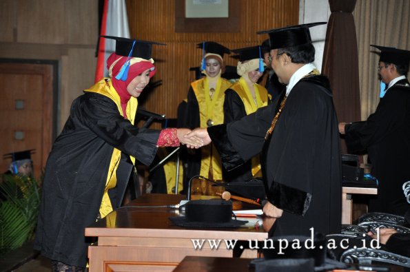 dok-humas-unpad_ilalang-foto_wisuda-gel-1-2010-2011_s1-keperawatan_050