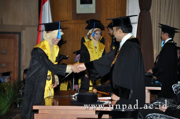 dok-humas-unpad_ilalang-foto_wisuda-gel-1-2010-2011_s1-keperawatan_051