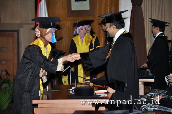 dok-humas-unpad_ilalang-foto_wisuda-gel-1-2010-2011_s1-keperawatan_055