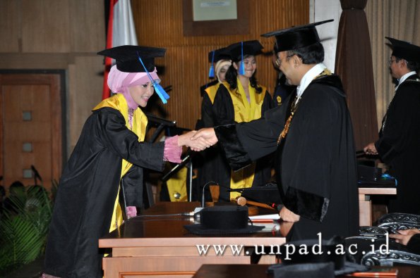 dok-humas-unpad_ilalang-foto_wisuda-gel-1-2010-2011_s1-keperawatan_056