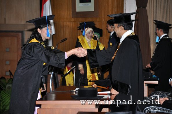 dok-humas-unpad_ilalang-foto_wisuda-gel-1-2010-2011_s1-keperawatan_057