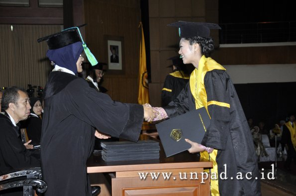 dok-humas-unpad_ilalang-foto_wisuda-gel-1-2010-2011_s1-fpik_026