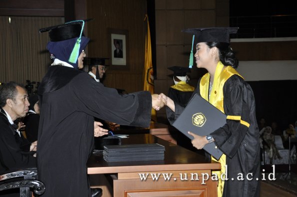 dok-humas-unpad_ilalang-foto_wisuda-gel-1-2010-2011_s1-fpik_031