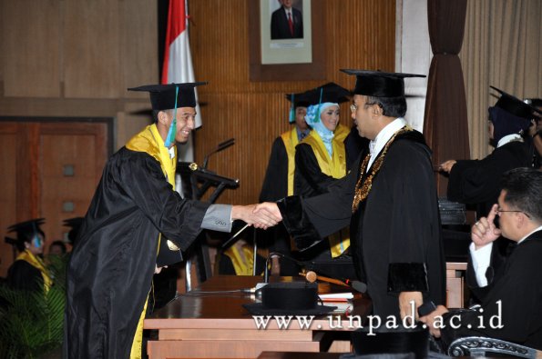 dok-humas-unpad_ilalang-foto_wisuda-gel-1-2010-2011_s1-fpik_046