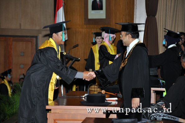 dok-humas-unpad_ilalang-foto_wisuda-gel-1-2010-2011_s1-fpik_049