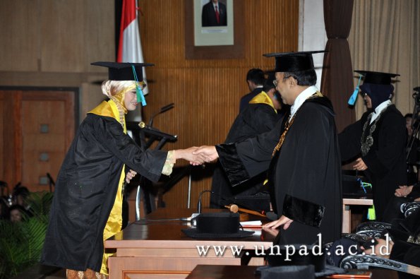 dok-humas-unpad_ilalang-foto_wisuda-gel-1-2010-2011_s1-fpik_089