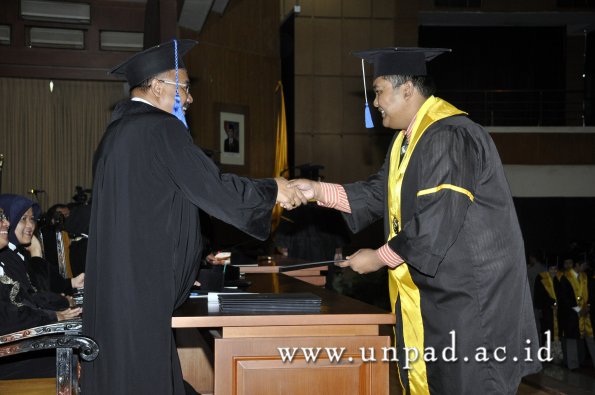 dok-humas-unpad_ilalang-foto_wisuda-gel-1-2010-2011_d3-fisip_046