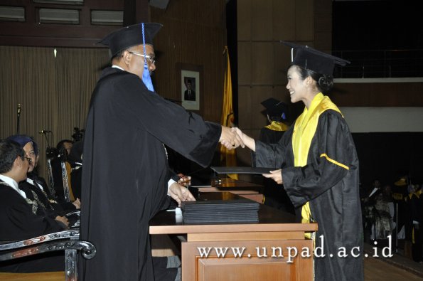 dok-humas-unpad_ilalang-foto_wisuda-gel-1-2010-2011_d3-fisip_097