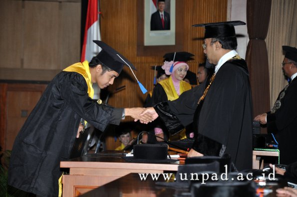 dok-humas-unpad_ilalang-foto_wisuda-gel-1-2010-2011_d3-fisip_160