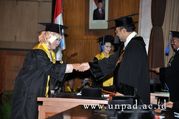 dok-humas-unpad_ilalang-foto_wisuda-gel-1-2010-2011_d3-fisip_170