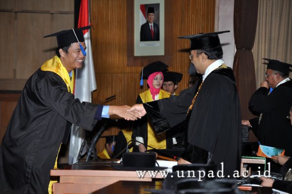 dok-humas-unpad_ilalang-foto_wisuda-gel-1-2010-2011_d3-fisip_222