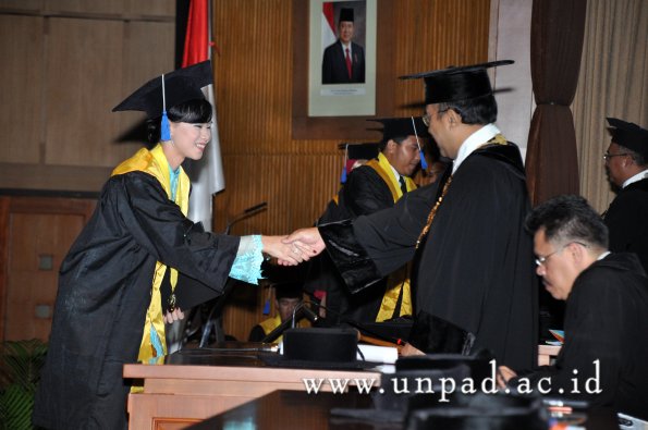 dok-humas-unpad_ilalang-foto_wisuda-gel-1-2010-2011_d3-fisip_256