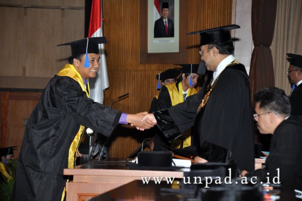 dok-humas-unpad_ilalang-foto_wisuda-gel-1-2010-2011_d3-fisip_259