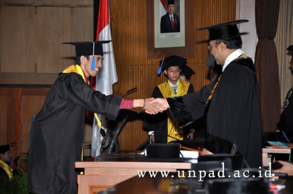 dok-humas-unpad_ilalang-foto_wisuda-gel-1-2010-2011_d3-fisip_261