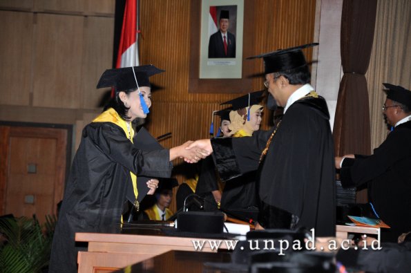 dok-humas-unpad_ilalang-foto_wisuda-gel-1-2010-2011_d3-fisip_278