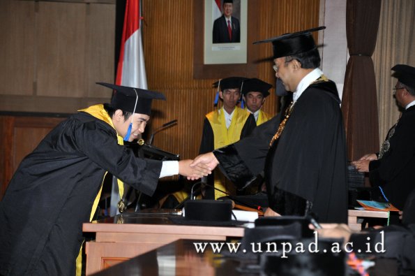 dok-humas-unpad_ilalang-foto_wisuda-gel-1-2010-2011_d3-fisip_281