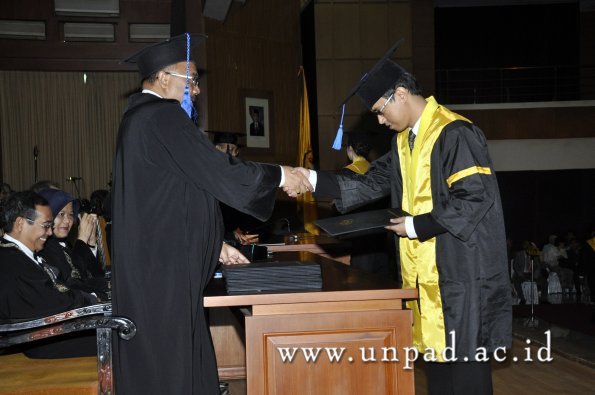 dok-humas-unpad_ilalang-foto_wisuda-gel-1-2010-2011_s1-fisip_032