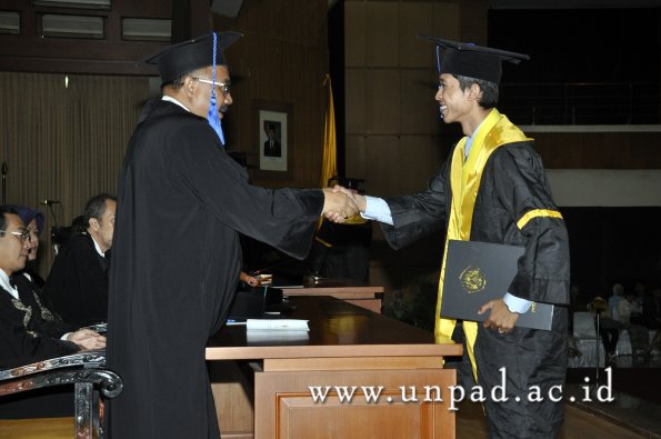 dok-humas-unpad_ilalang-foto_wisuda-gel-1-2010-2011_s1-fisip_164