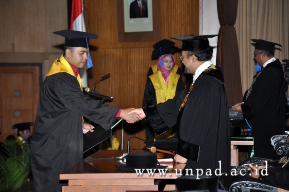 dok-humas-unpad_ilalang-foto_wisuda-gel-1-2010-2011_s1-fisip_181