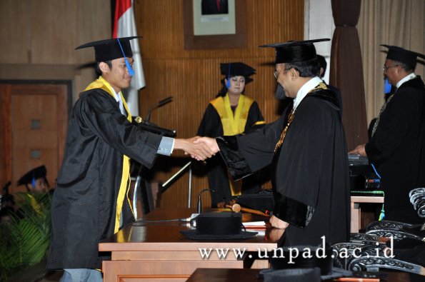 dok-humas-unpad_ilalang-foto_wisuda-gel-1-2010-2011_s1-fisip_186