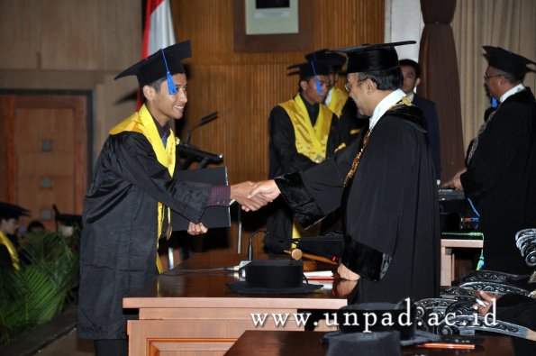 dok-humas-unpad_ilalang-foto_wisuda-gel-1-2010-2011_s1-fisip_190