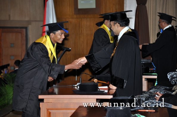 dok-humas-unpad_ilalang-foto_wisuda-gel-1-2010-2011_s1-fisip_191