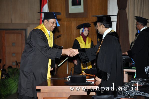 dok-humas-unpad_ilalang-foto_wisuda-gel-1-2010-2011_s1-fisip_192