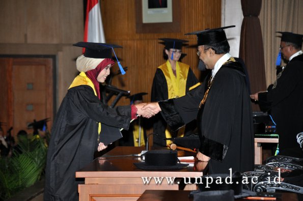 dok-humas-unpad_ilalang-foto_wisuda-gel-1-2010-2011_s1-fisip_193