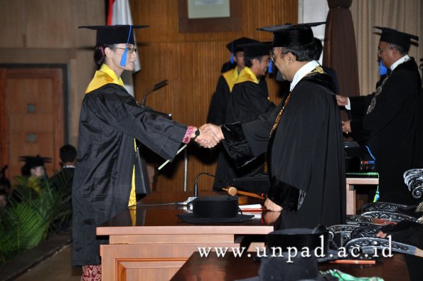 dok-humas-unpad_ilalang-foto_wisuda-gel-1-2010-2011_s1-fisip_194