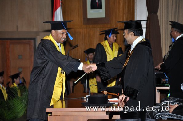 dok-humas-unpad_ilalang-foto_wisuda-gel-1-2010-2011_s1-fisip_197