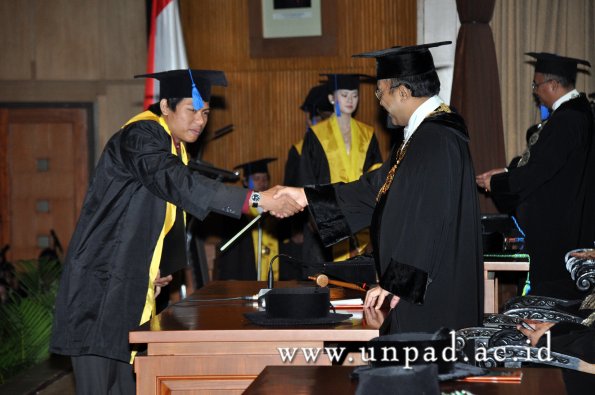 dok-humas-unpad_ilalang-foto_wisuda-gel-1-2010-2011_s1-fisip_198