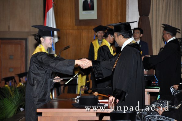 dok-humas-unpad_ilalang-foto_wisuda-gel-1-2010-2011_s1-fisip_199