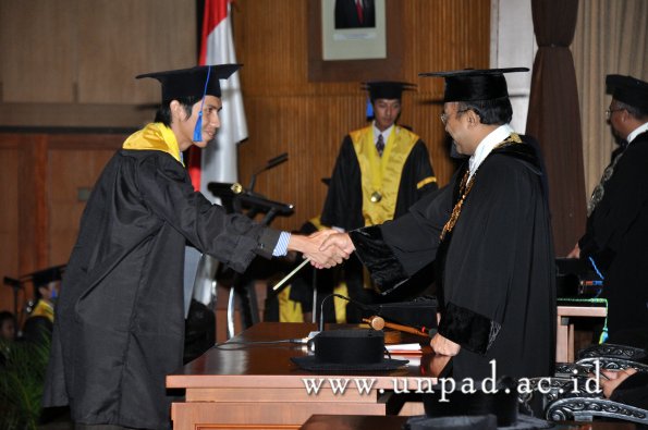 dok-humas-unpad_ilalang-foto_wisuda-gel-1-2010-2011_s1-fisip_203