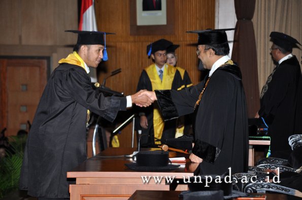 dok-humas-unpad_ilalang-foto_wisuda-gel-1-2010-2011_s1-fisip_206