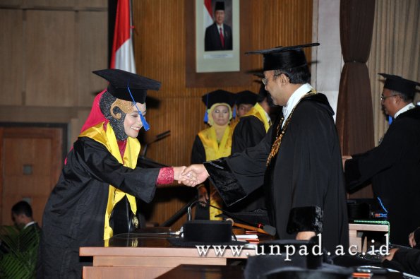 dok-humas-unpad_ilalang-foto_wisuda-gel-1-2010-2011_s1-fisip_211