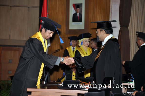 dok-humas-unpad_ilalang-foto_wisuda-gel-1-2010-2011_s1-fisip_212