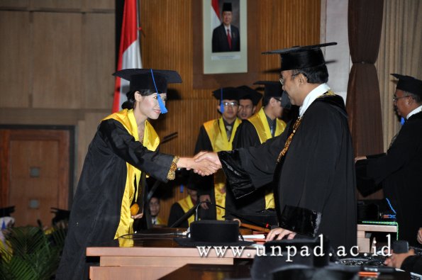 dok-humas-unpad_ilalang-foto_wisuda-gel-1-2010-2011_s1-fisip_216