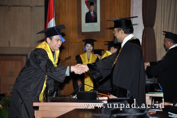 dok-humas-unpad_ilalang-foto_wisuda-gel-1-2010-2011_s1-fisip_228