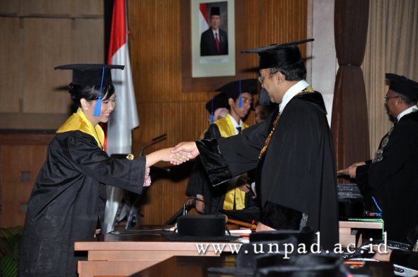 dok-humas-unpad_ilalang-foto_wisuda-gel-1-2010-2011_s1-fisip_236