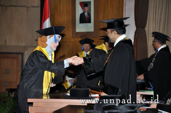 dok-humas-unpad_ilalang-foto_wisuda-gel-1-2010-2011_s1-fisip_241