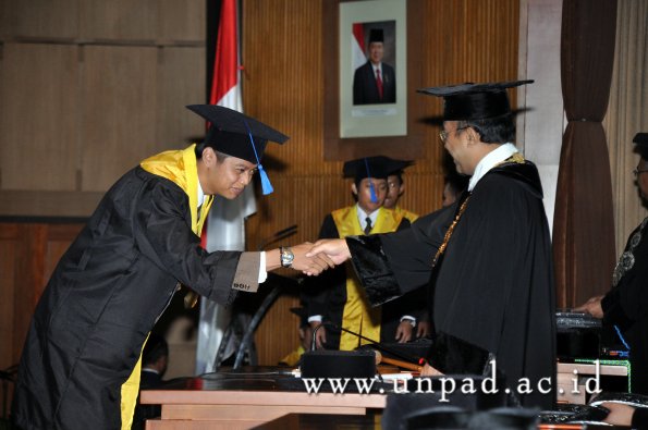 dok-humas-unpad_ilalang-foto_wisuda-gel-1-2010-2011_s1-fisip_242