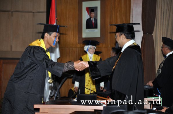 dok-humas-unpad_ilalang-foto_wisuda-gel-1-2010-2011_s1-fisip_244