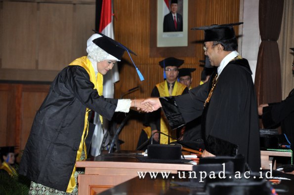 dok-humas-unpad_ilalang-foto_wisuda-gel-1-2010-2011_s1-fisip_245