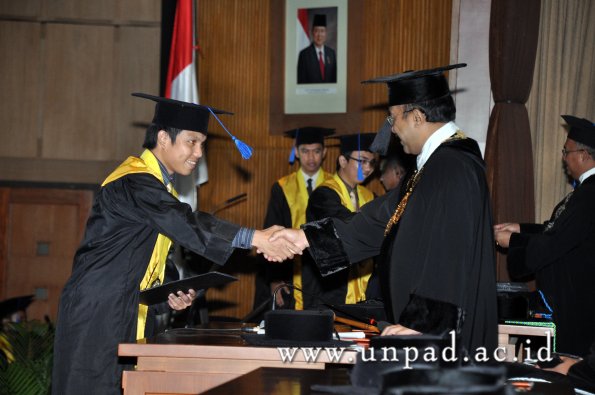 dok-humas-unpad_ilalang-foto_wisuda-gel-1-2010-2011_s1-fisip_246