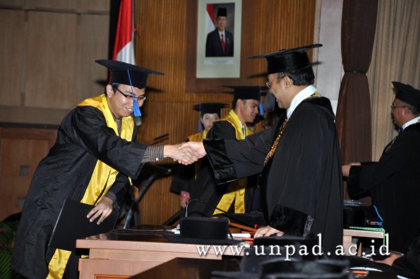 dok-humas-unpad_ilalang-foto_wisuda-gel-1-2010-2011_s1-fisip_247